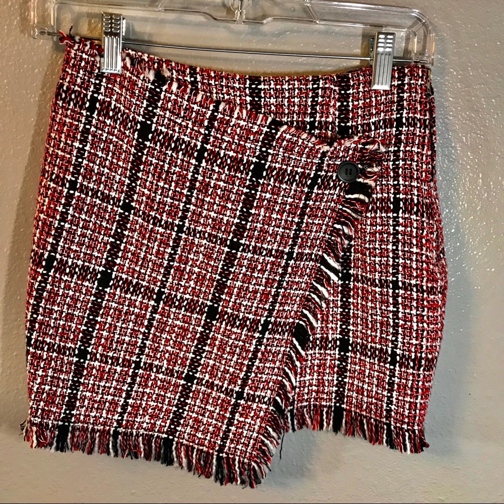 BOGO 🍁 Fashion Nova red/black tweed mini skirt